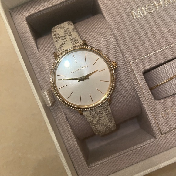 Michael kids watch/bracelet set NIB - Picture 3 of 6